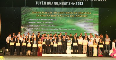 Donors provide 460 billion VND in aid for northwestern region - ảnh 1
